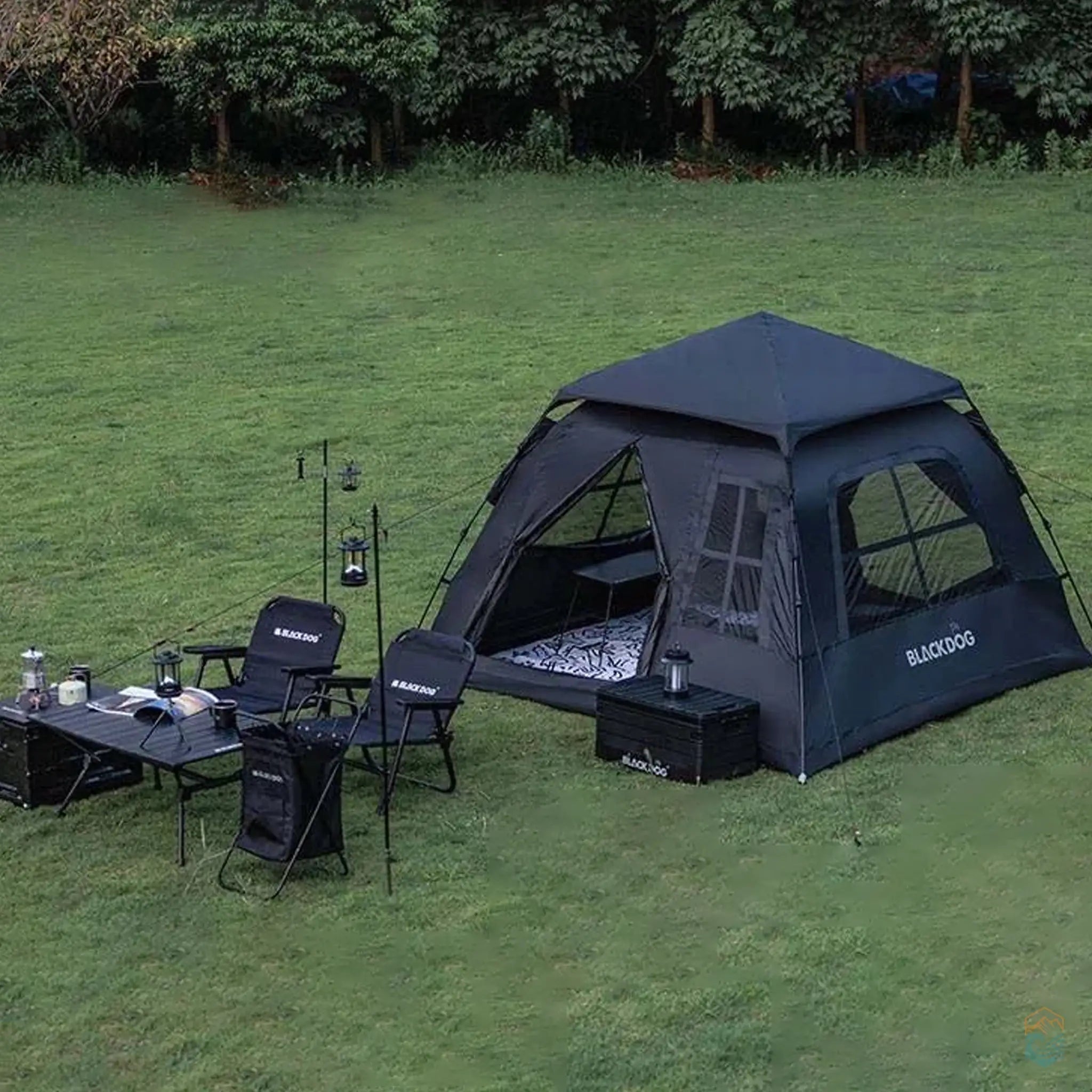 Black Dog automatic tent for 3-4 people set up in a campsite, featuring a visual guide of the easy four-step setup process. The tent offers large space, two doors, four windows, and double vinyl construction for enhanced durability and comfort during outdoor camping.