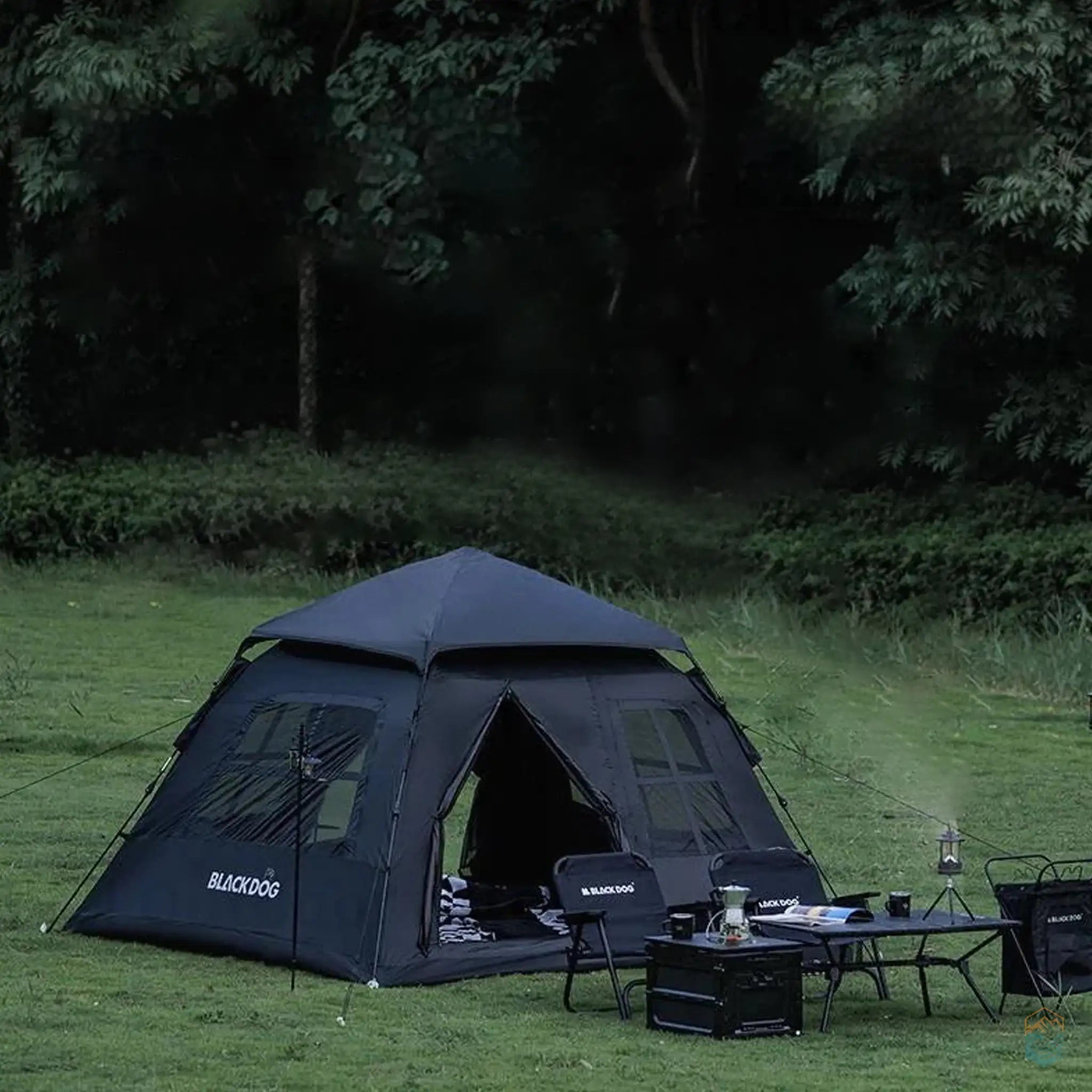 Black Dog automatic tent set up in an outdoor setting, demonstrating its 99.99% sunscreen performance with UPF50+ effective UV blocking. The tent provides superior sun protection, making it ideal for outdoor camping.